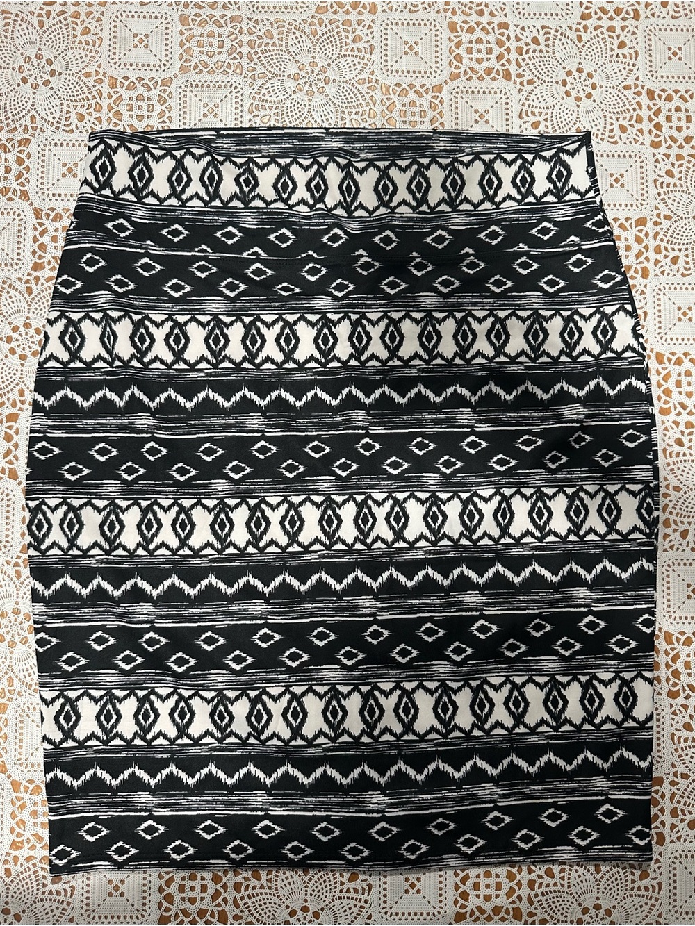 Hybrid & Company 2X Black Ivory Geometric Pencil Skirt Made in USA